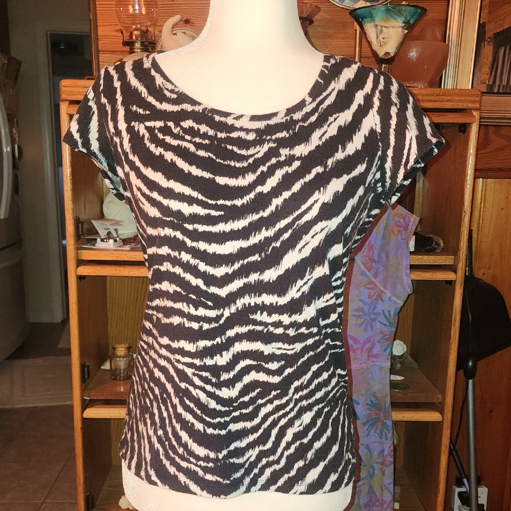 Ann Taylor Black and White Patterned Short Sleeve Top